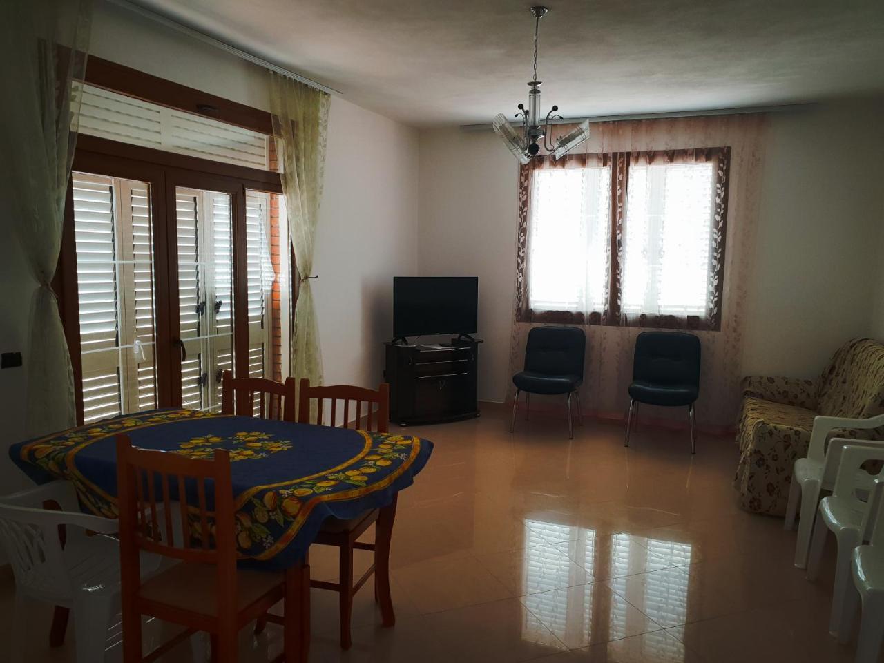 Lux Apartments Vlorë Exteriör bild
