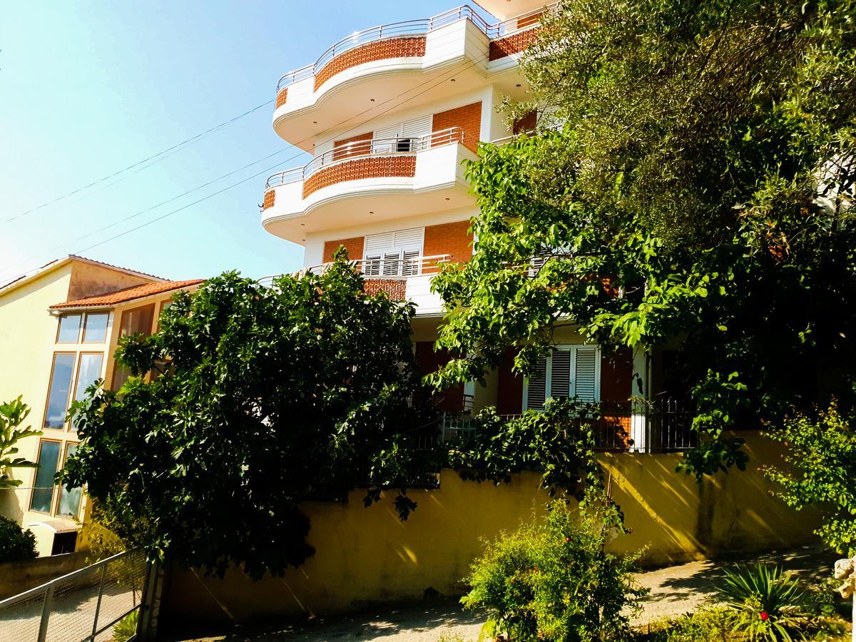 Lux Apartments Vlorë Exteriör bild