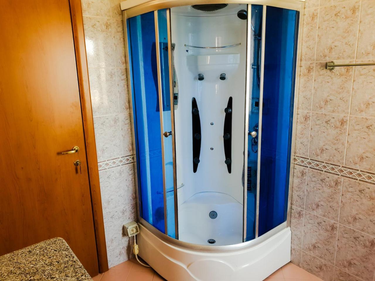 Lux Apartments Vlorë Exteriör bild